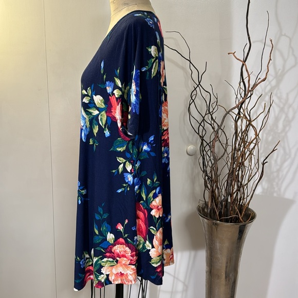 Kim & Cami floral blouse, in navy pink and green - Picture 2 of 5